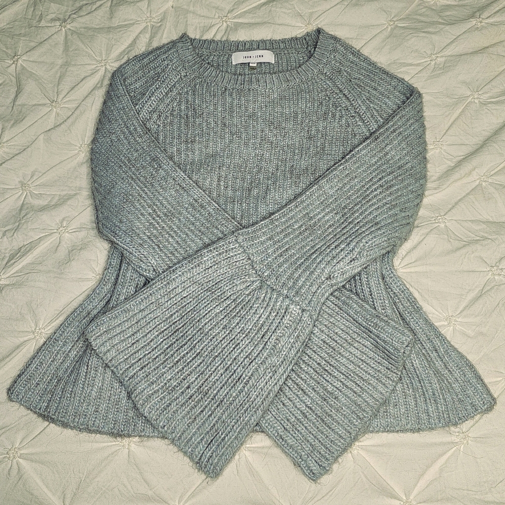 Alpaca Bell Sleeved Sweater